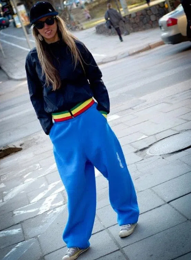 how to style blue sweatpants1