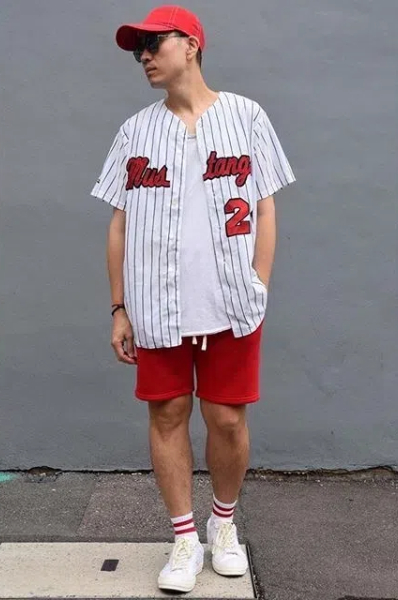 how to wear a white baseball jersey1