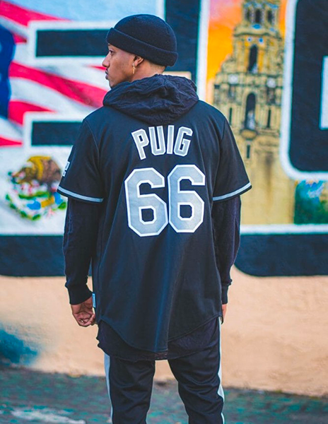 how to wear a baseball jersey with a hoodie2