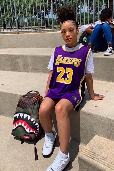 how to wear basketball jersey girl1