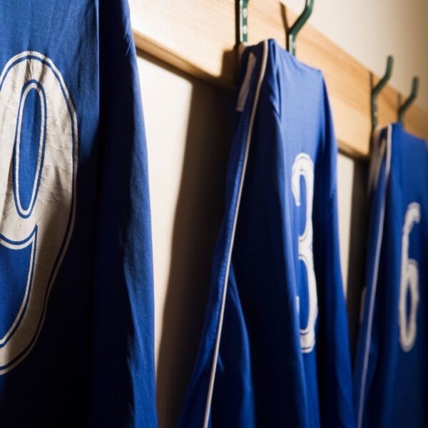 how to remove sticker from baseball jersey2