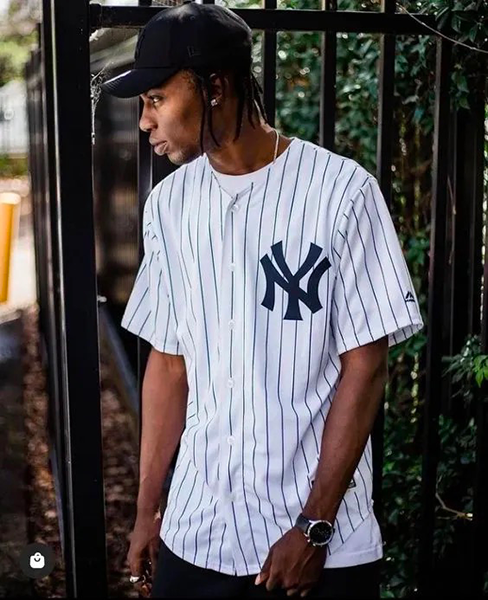 what to wear with baseball jersey3