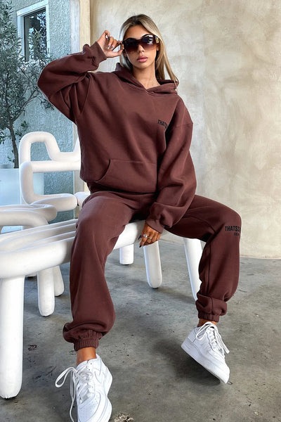 what to wear with brown sweatpants1