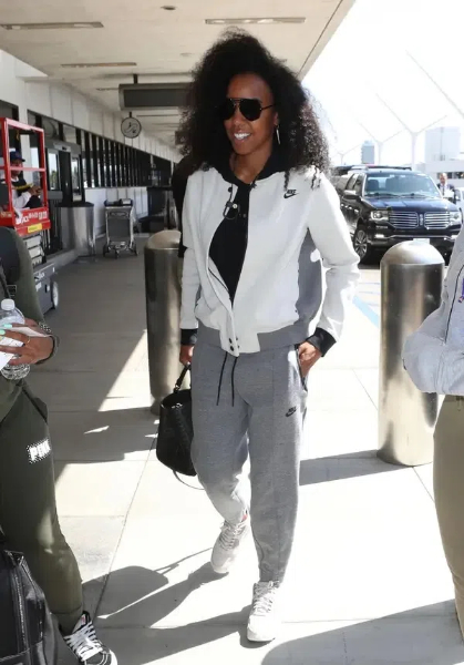 how to style baggy sweatpants